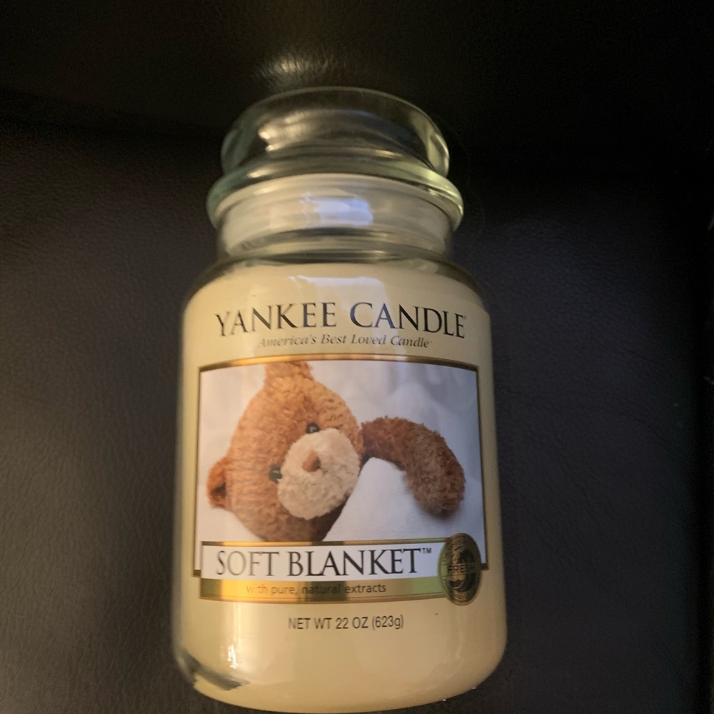 Yankee Candle SOFT BLANKET Large Jar 22 Oz White Housewarmer New Wax